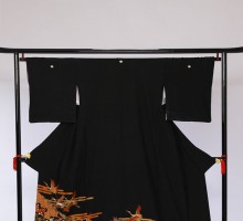 Mサイズ　松竹梅亀甲宝柄有色鶴柄の黒留袖フルセット(黒)|黒留袖
