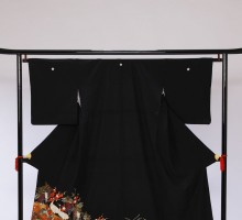 Mサイズ　鶴あやめ藤茶の波グレー柄の黒留袖フルセット(黒)|黒留袖