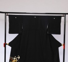 Mサイズ　変り鶴金流水柄の黒留袖フルセット(黒)|黒留袖