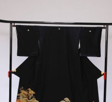 Mサイズ　茶ぼかし霞老松藤花柄の黒留袖フルセット(黒)|黒留袖
