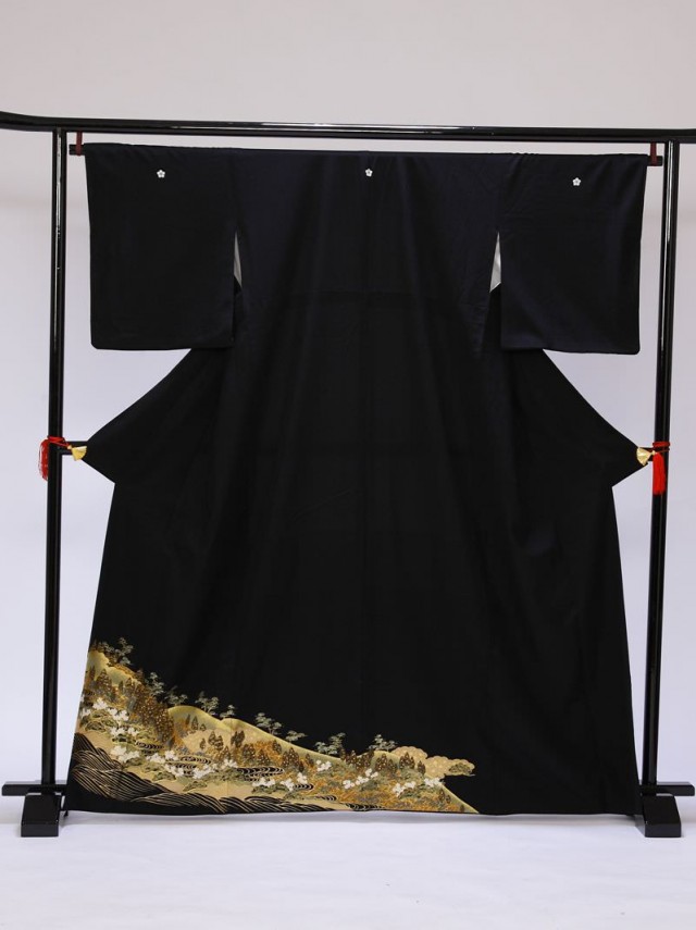 Lサイズ　金の波　山　松　杉柄の黒留袖フルセット(黒)| 黒留袖・大きいサイズ(ワイド)