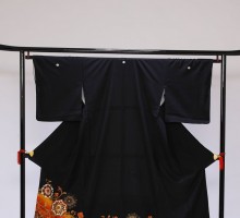 Mサイズ　赤唐草鏡表柄の黒留袖フルセット(黒)|黒留袖