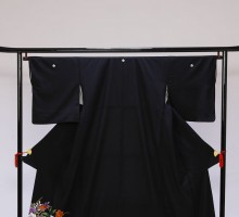 Lサイズ　淡緑長道百合金たたき柄の黒留袖フルセット(黒)| 黒留袖・大きいサイズ(ワイド)