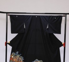 Mサイズ　横霞風松団子菊扇面柄の黒留袖フルセット(黒)|黒留袖