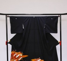 Mサイズ　オレンジ籠目末広鶴数羽花柄の黒留袖フルセット(黒)|黒留袖
