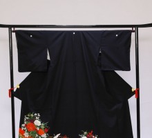 Mサイズ　橋花車赤柄の黒留袖フルセット(黒)|黒留袖