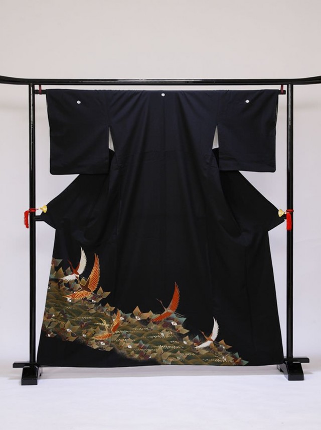 Mサイズ　モダン調波若松鶴柄の黒留袖フルセット(黒)|黒留袖