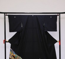 Mサイズ　竹孔雀花金の水輪柄の黒留袖フルセット(黒)|黒留袖