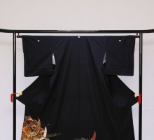 Mサイズ　砂金雲鳥取藤光淋鶴柄の黒留袖フルセット(黒)|黒留袖