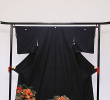 Mサイズ　金鹿子雲松扇柄の黒留袖フルセット(黒)|黒留袖