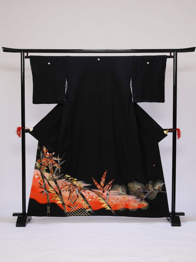 Mサイズ　裾赤地松竹梅柄の黒留袖フルセット(黒)|黒留袖