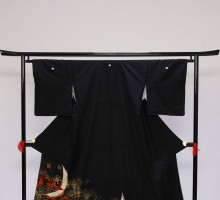 Mサイズ　亀甲の中菊梅鶴柄の黒留袖フルセット(黒)|黒留袖
