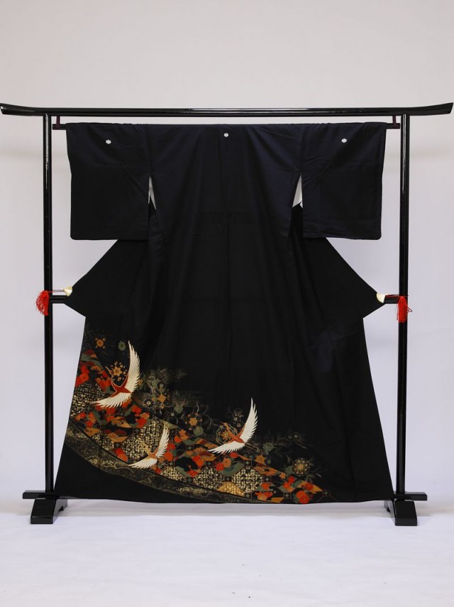 Mサイズ　亀甲の中菊梅鶴柄の黒留袖フルセット(黒)|黒留袖