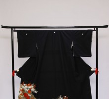 Mサイズ　牡丹梅枝柄の黒留袖フルセット(黒)|黒留袖