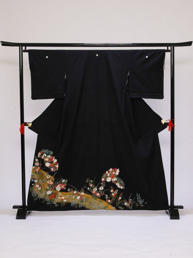 MSサイズ　金たたき小花柄の黒留袖フルセット(黒)|黒留袖