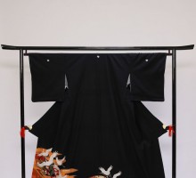 MSサイズ　鶴扇面流水柄の黒留袖フルセット(黒)|黒留袖