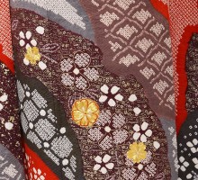 赤地　グレー紫ぼかし　絞り地　桜柄の振袖フルセット(赤　グレー系)|普通サイズ【1月】