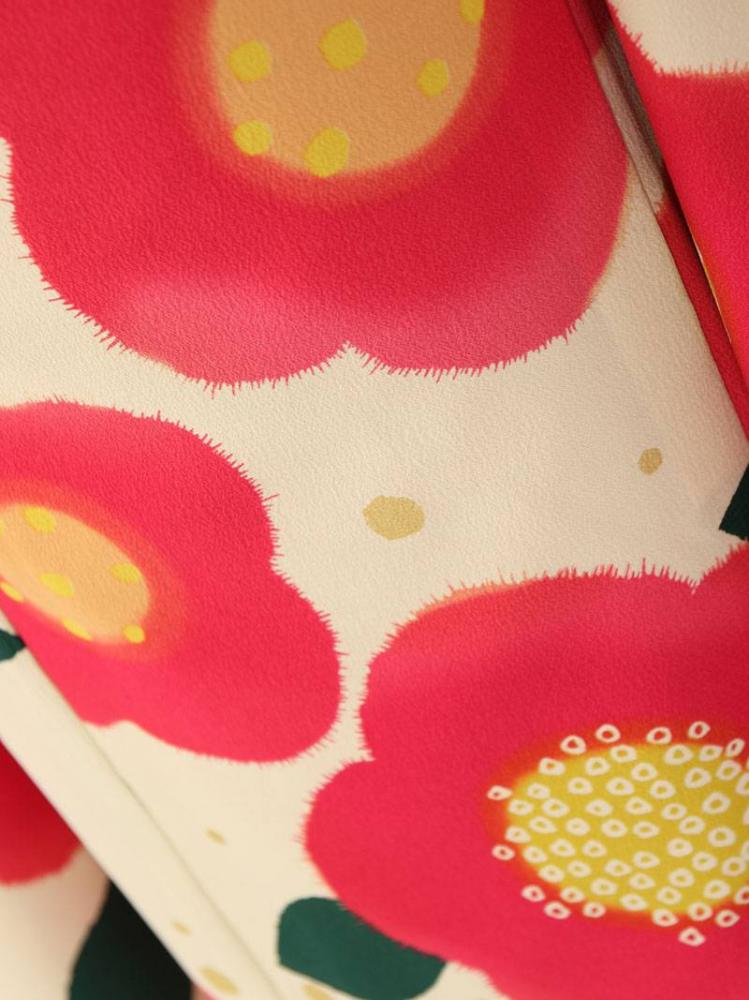 【玉城ティナ】レトロポップの小紋　ピンク椿柄の振袖フルセット(白系)|普通サイズ【1月】