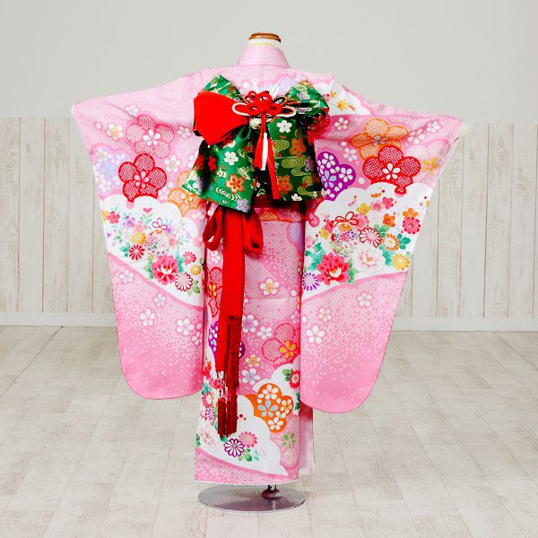 【七歳女の子】	ブランド[陽気な天使]　ピンク地　疋田絞り調に四季花の上品な古典柄は正統派
