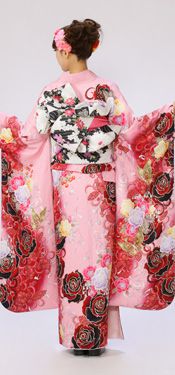  ピンクのラメ織りに薔薇と蝶柄の振袖フルセット(ピンク系)|普通サイズ【2〜12月】