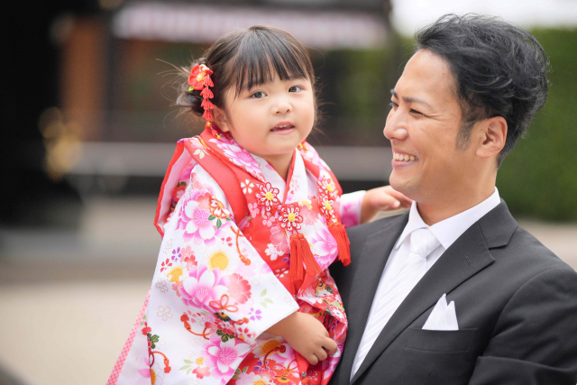 七五三で父親（パパ）が着る服装は？スーツや着物の選び方やおすすめコーデ・フォト撮影の注意点を詳しく紹介