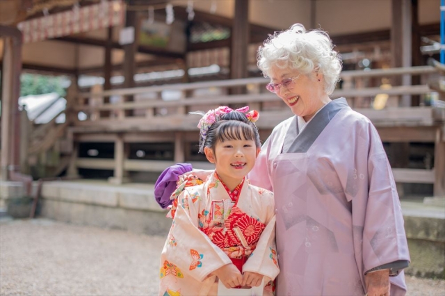 【七五三】祖母の服装で失敗しない洋装・和装の選び方は?知っておくべきマナーや祖父の服装も解説!