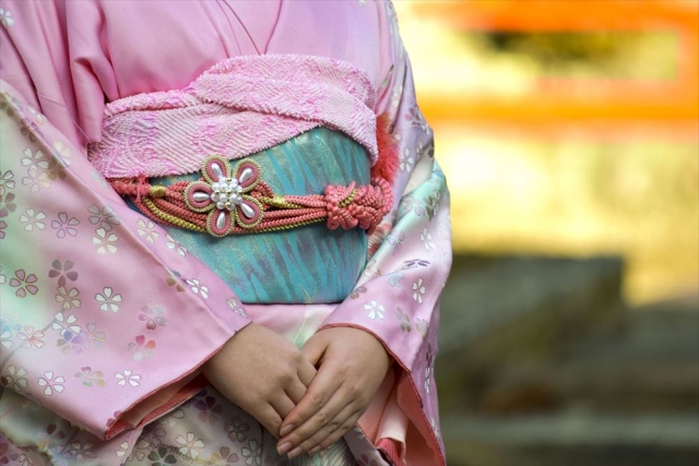 結婚の顔合わせは振袖レンタルで！結納との違いや着物の選び方・レンタルのメリットも解説