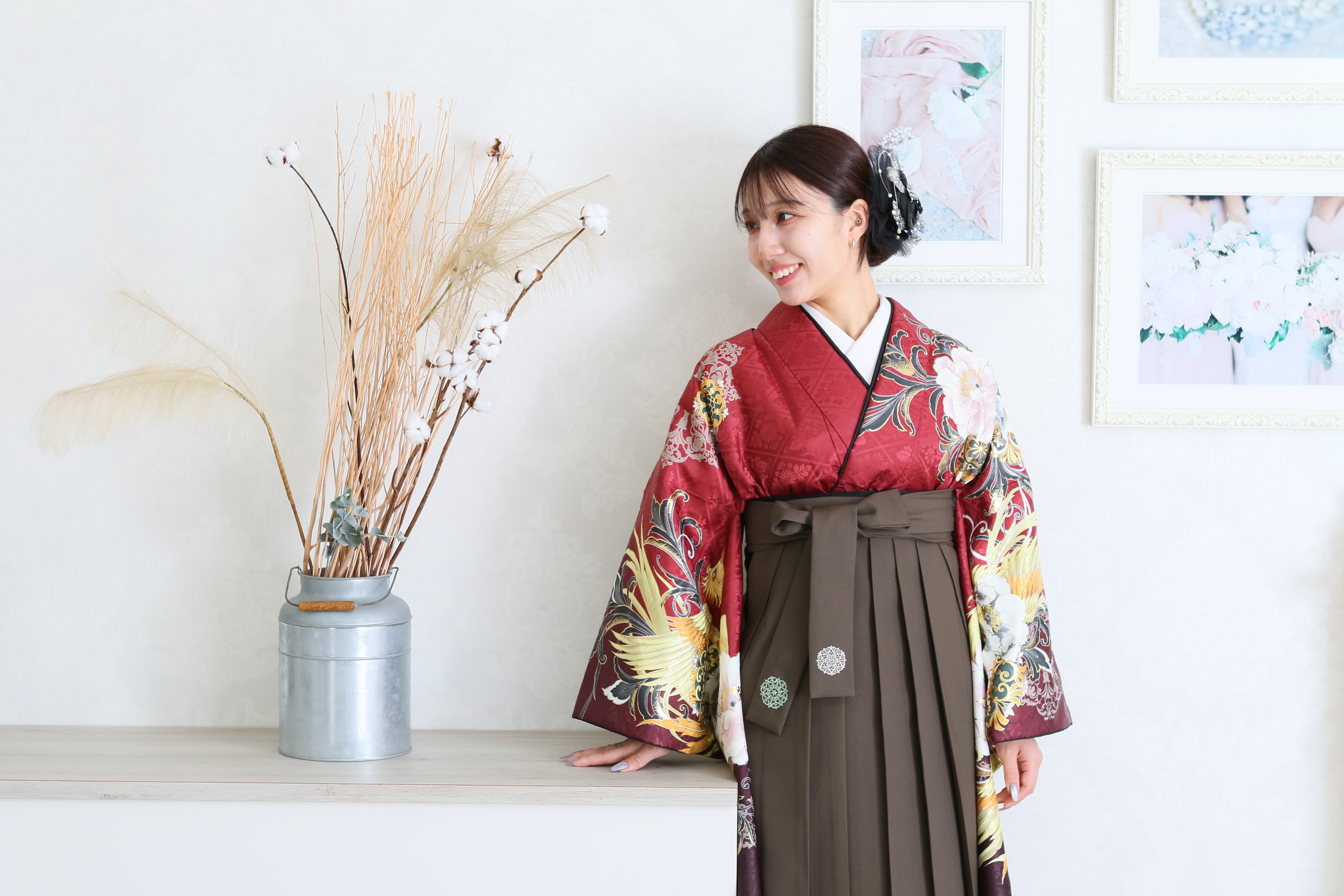 卒業式の袴は赤で決まり！ レンタルで叶える魅力的なコーデをご紹介